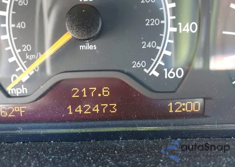 1999 Mercedes-Benz E 320 z USA, uszkodzony, nr VIN WDBJF65H2XA774192